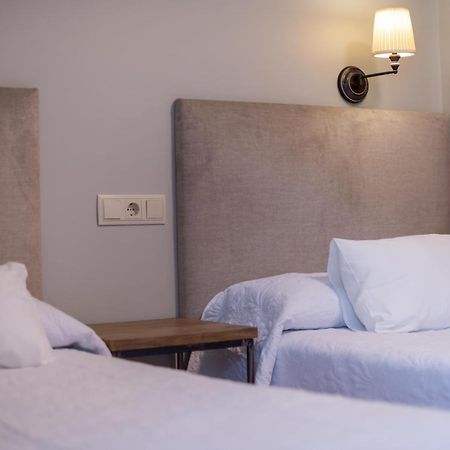 Logis Hotel Restaurante La Casa De Juansabeli Аренас-де-Кабралес Экстерьер фото