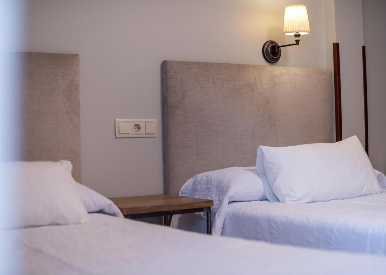 Logis Hotel Restaurante La Casa De Juansabeli Аренас-де-Кабралес Экстерьер фото