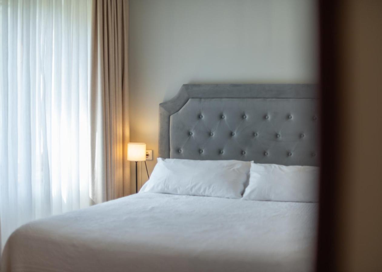 Logis Hotel Restaurante La Casa De Juansabeli Аренас-де-Кабралес Экстерьер фото