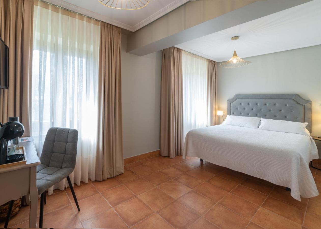 Logis Hotel Restaurante La Casa De Juansabeli Аренас-де-Кабралес Экстерьер фото