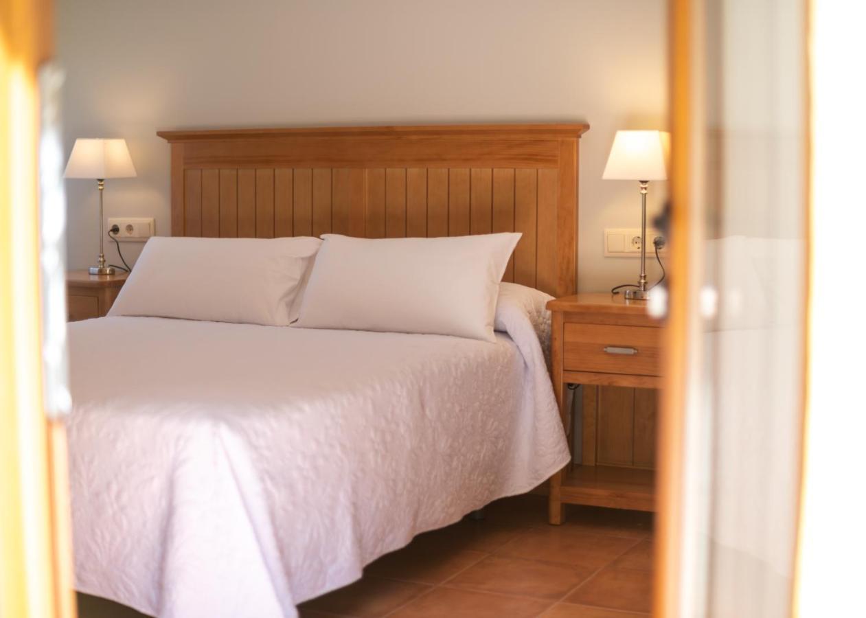 Logis Hotel Restaurante La Casa De Juansabeli Аренас-де-Кабралес Экстерьер фото