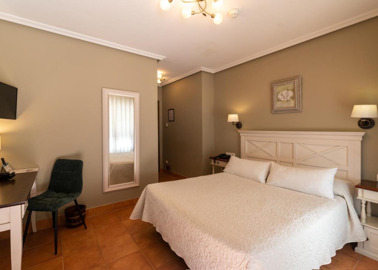 Logis Hotel Restaurante La Casa De Juansabeli Аренас-де-Кабралес Экстерьер фото