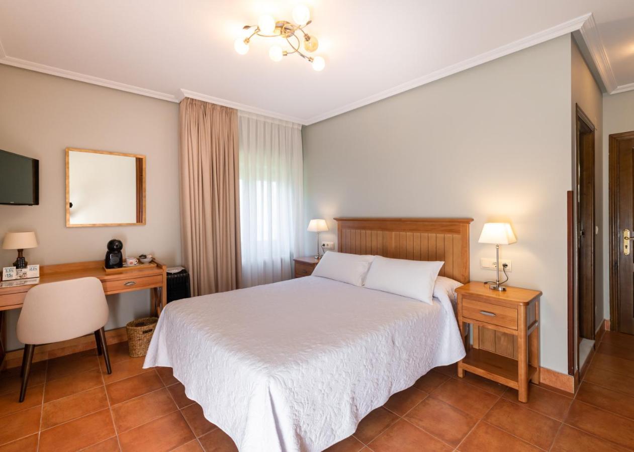 Logis Hotel Restaurante La Casa De Juansabeli Аренас-де-Кабралес Экстерьер фото